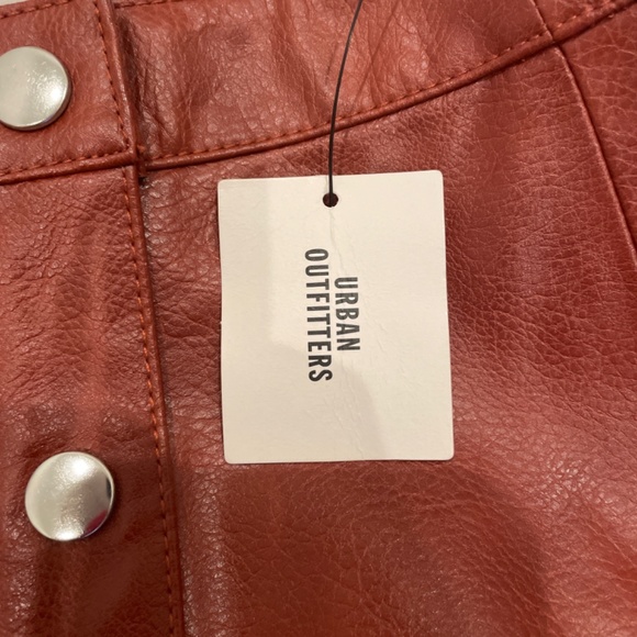 Faux Leather skirt with buttons - Picture 3 of 6